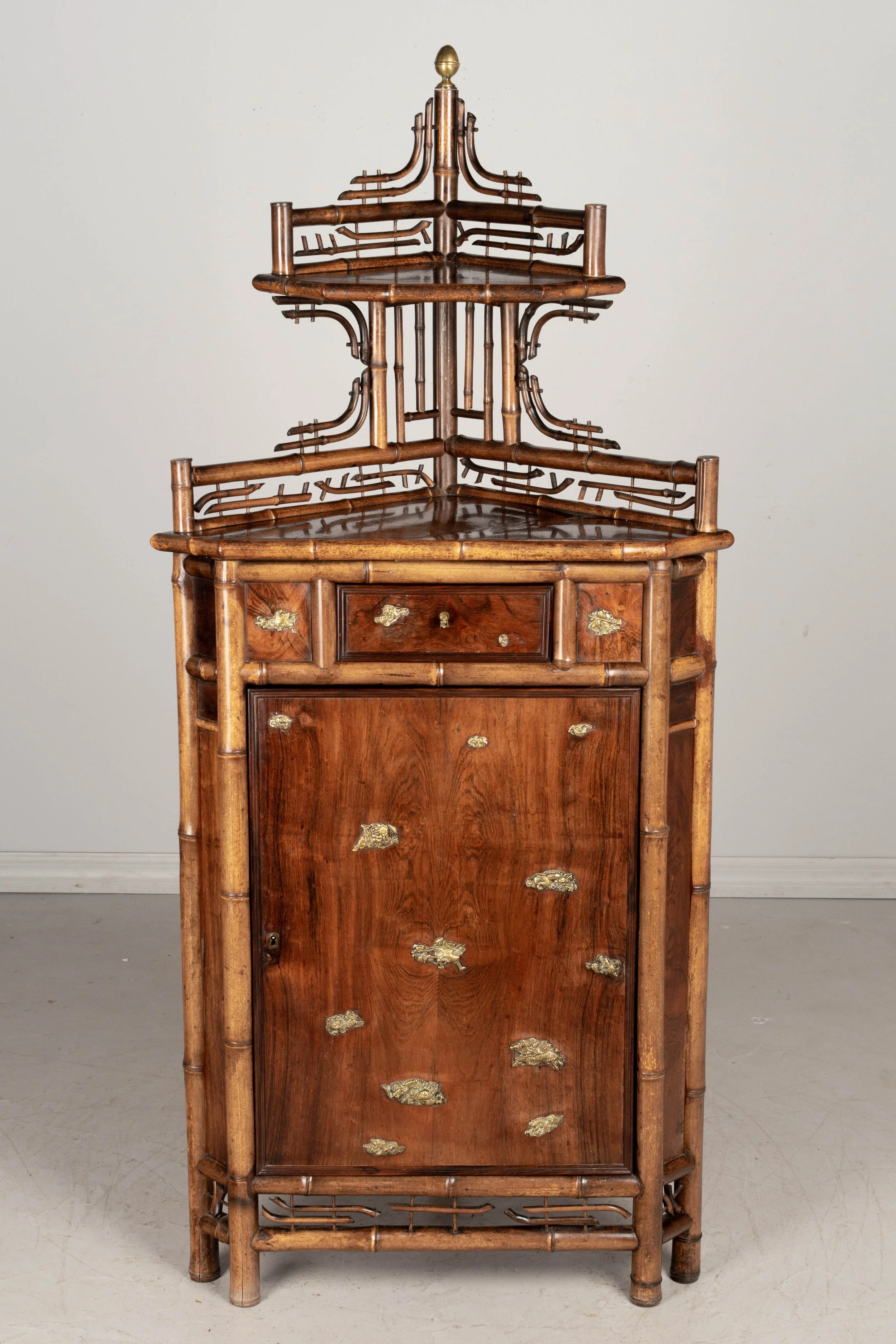 -antique-バゲジカート ヴィンテージ ホテルKARE ファニチャー Vintage Le Banquier Card Dispenser sold at auction on 27th